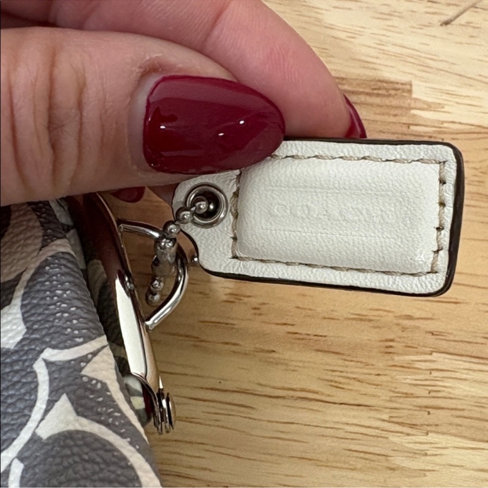 COACH Kisslock Coin Purse - Picture 2 of 11